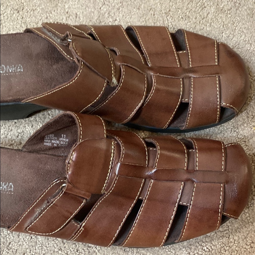 Brown Leather Men’s Minnetonka Size 11 Sandals - Picture 2 of 8